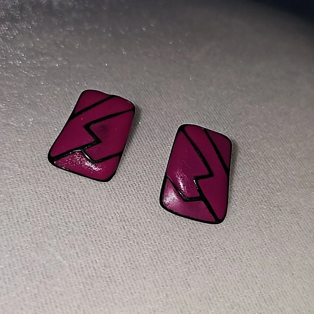1980s Pink and Black Earrings 🔑